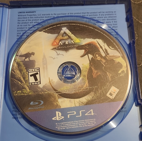 PS4 Call of Duty: WWII and ARK: Survival Evolved Game Bundle - Picture 5 of 6